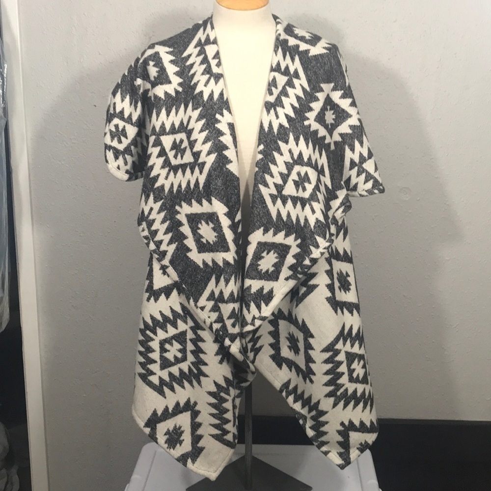 MeJane‎ Ivory & Black Southwestern Waterfall Vest